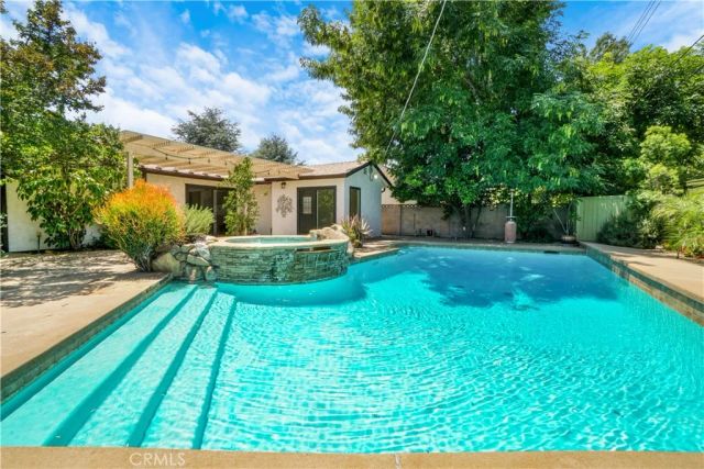 23507 Sylvan, Woodland Hills, CA 91367