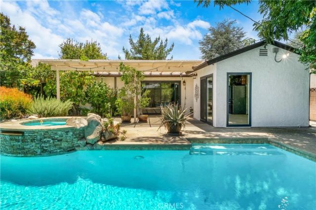 23507 Sylvan, Woodland Hills, CA 91367