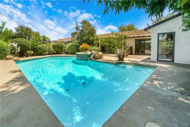 23507 Sylvan, Woodland Hills, CA 91367
