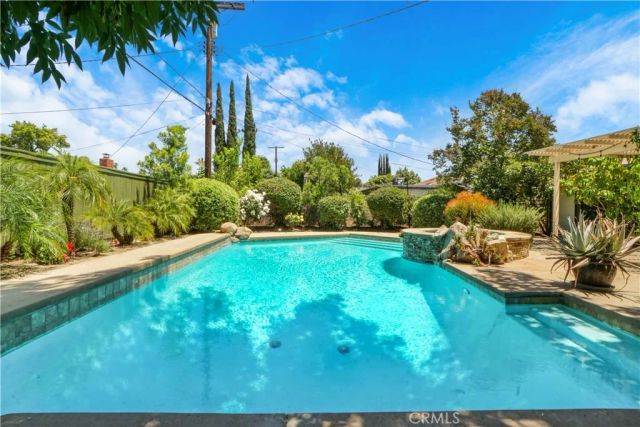 23507 Sylvan, Woodland Hills, CA 91367