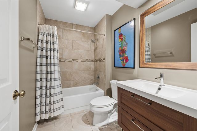 1302 Pimlico Parkway -, Libertyville, IL 60048