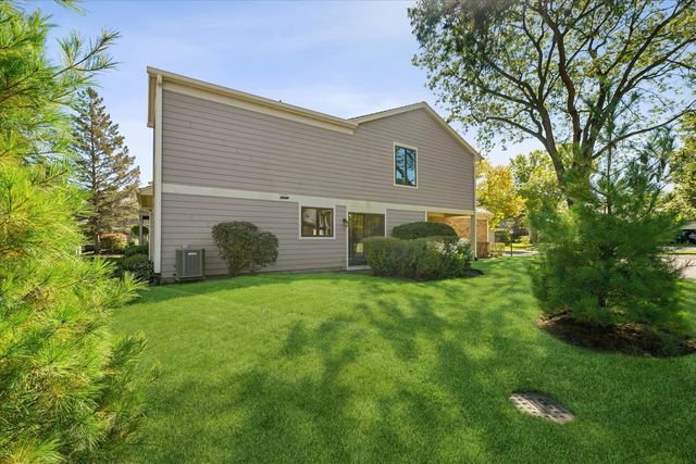 1302 Pimlico Parkway -, Libertyville, IL 60048