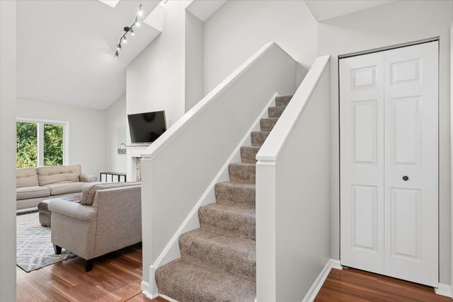1302 Pimlico Parkway -, Libertyville, IL 60048