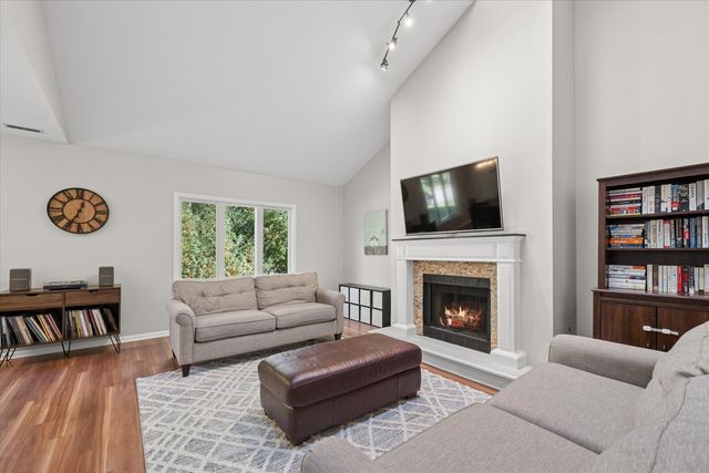 1302 Pimlico Parkway -, Libertyville, IL 60048