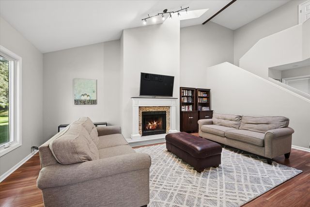 1302 Pimlico Parkway -, Libertyville, IL 60048