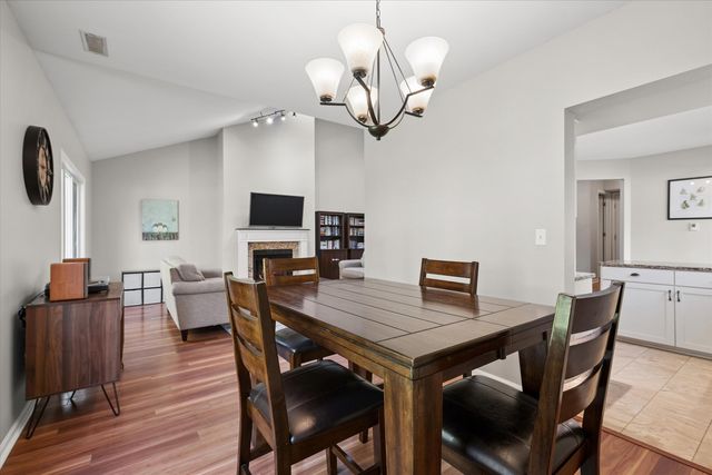 1302 Pimlico Parkway -, Libertyville, IL 60048