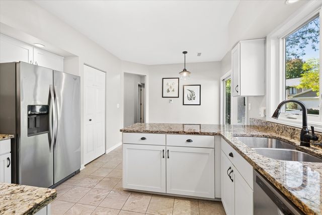 1302 Pimlico Parkway -, Libertyville, IL 60048