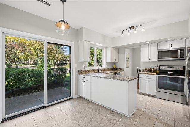 1302 Pimlico Parkway -, Libertyville, IL 60048