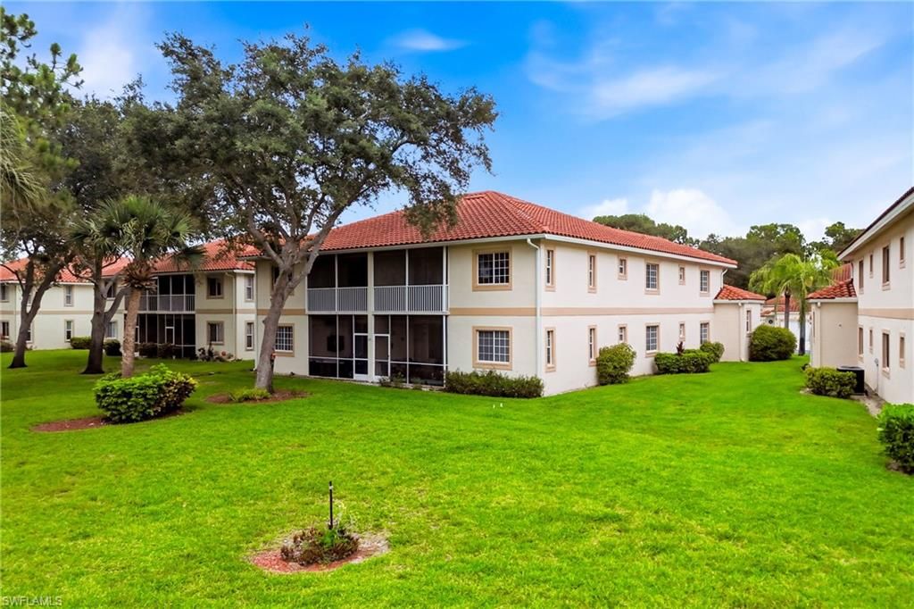 675 Luisa LN 4, NAPLES, FL 34104 — photo 4