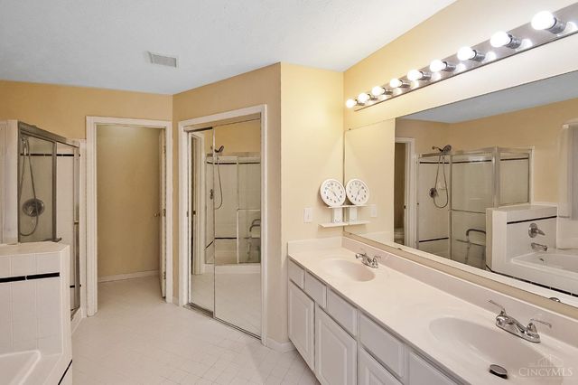 6074 Weber Oaks Drive, Miami Twp, OH 45140