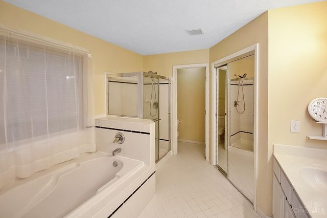 6074 Weber Oaks Drive, Miami Twp, OH 45140