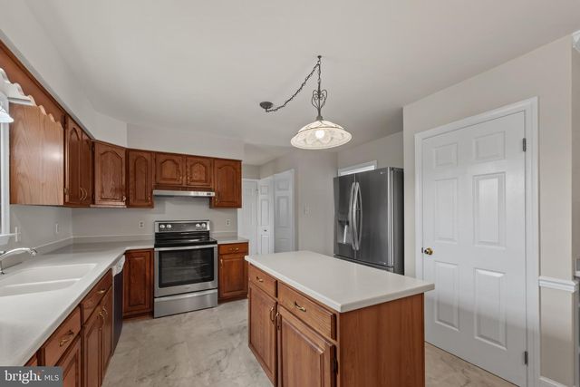 10 CARRIAGE HILL DR, Hagerstown, MD 21742