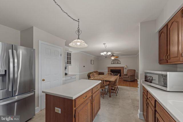 10 CARRIAGE HILL DR, Hagerstown, MD 21742