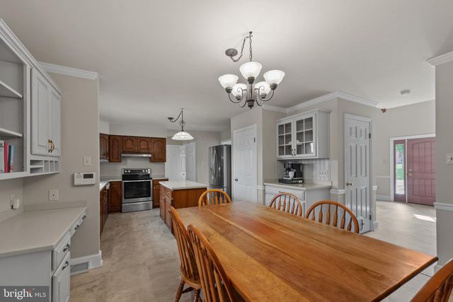 10 CARRIAGE HILL DR, Hagerstown, MD 21742