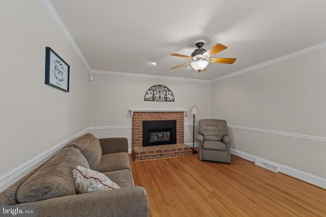 10 CARRIAGE HILL DR, Hagerstown, MD 21742