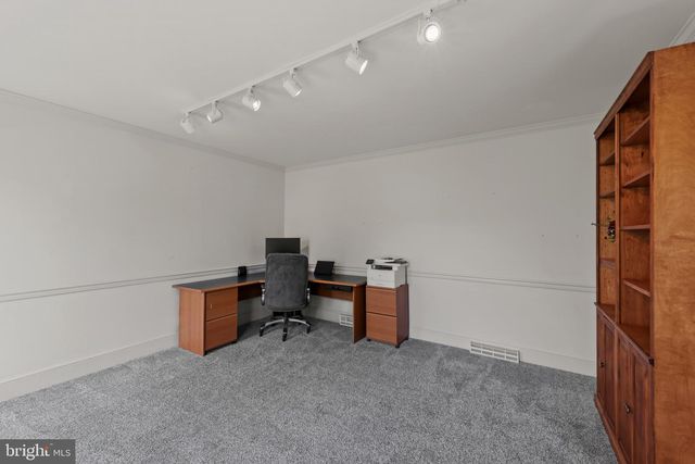 10 CARRIAGE HILL DR, Hagerstown, MD 21742