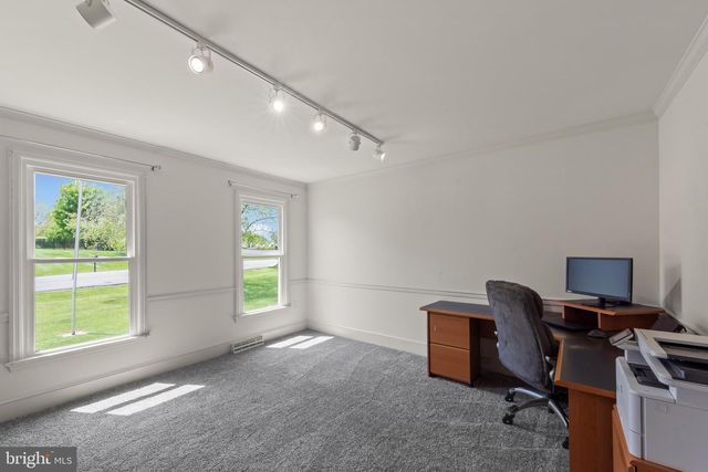 10 CARRIAGE HILL DR, Hagerstown, MD 21742