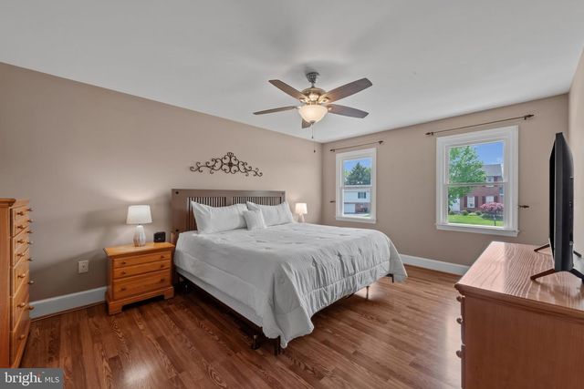 10 CARRIAGE HILL DR, Hagerstown, MD 21742