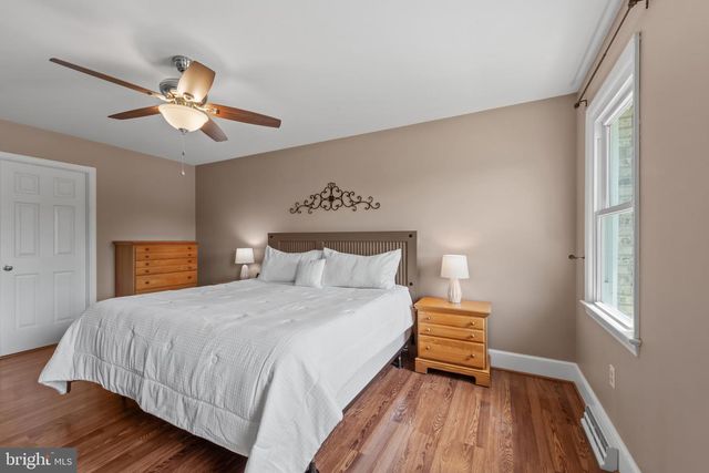 10 CARRIAGE HILL DR, Hagerstown, MD 21742