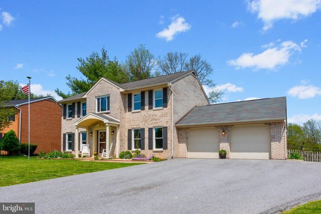 10 CARRIAGE HILL DR, Hagerstown, MD 21742