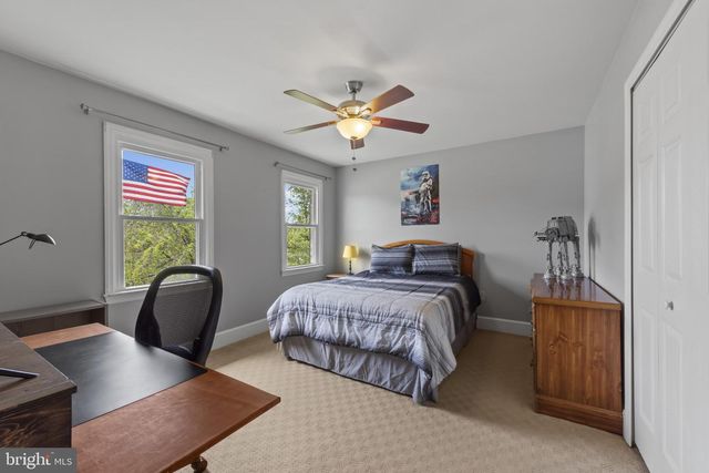 10 CARRIAGE HILL DR, Hagerstown, MD 21742