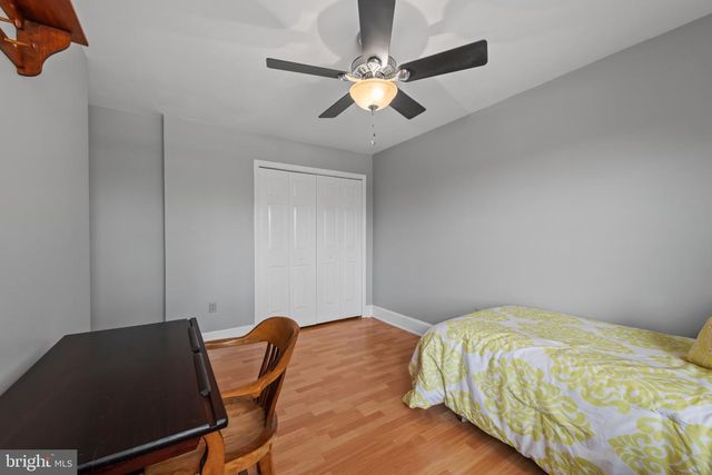 10 CARRIAGE HILL DR, Hagerstown, MD 21742