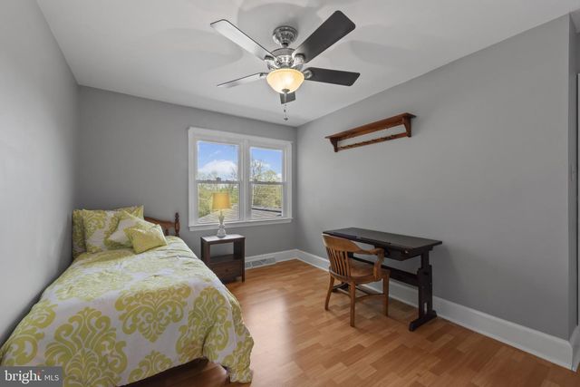 10 CARRIAGE HILL DR, Hagerstown, MD 21742