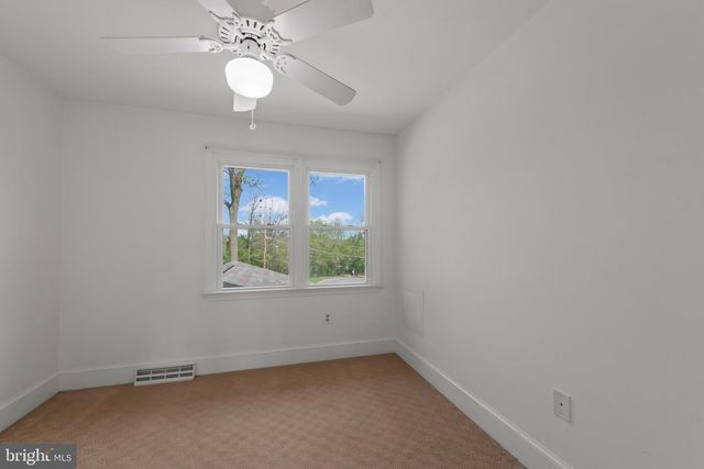 10 CARRIAGE HILL DR, Hagerstown, MD 21742