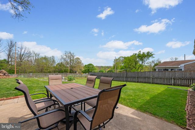 10 CARRIAGE HILL DR, Hagerstown, MD 21742