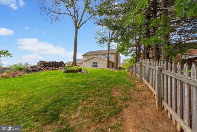 10 CARRIAGE HILL DR, Hagerstown, MD 21742