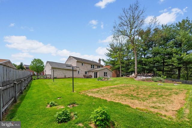 10 CARRIAGE HILL DR, Hagerstown, MD 21742