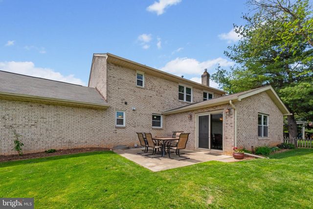 10 CARRIAGE HILL DR, Hagerstown, MD 21742