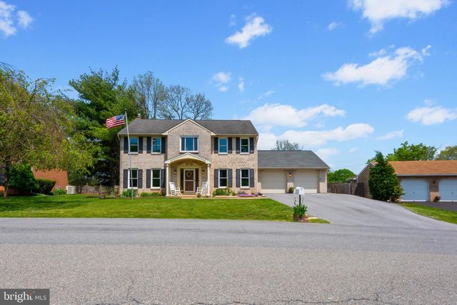 10 CARRIAGE HILL DR, Hagerstown, MD 21742