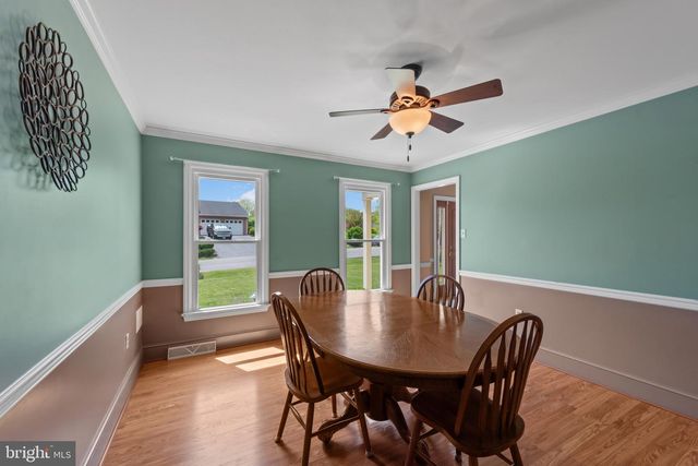 10 CARRIAGE HILL DR, Hagerstown, MD 21742