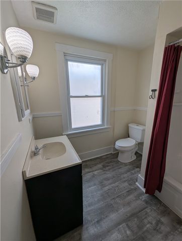 518 7th Ave, Coraopolis, PA 15108