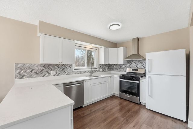 8212 Vincent Avenue N, Brooklyn Park, MN 55444