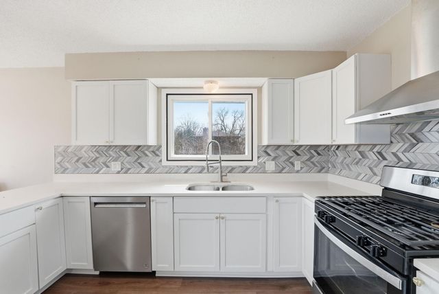 8212 Vincent Avenue N, Brooklyn Park, MN 55444