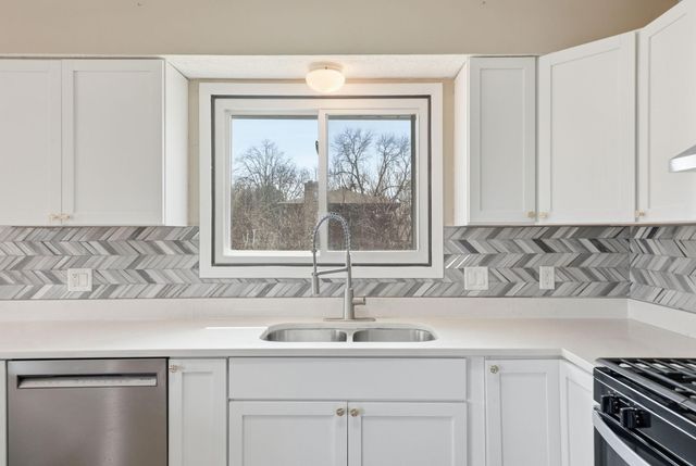 8212 Vincent Avenue N, Brooklyn Park, MN 55444