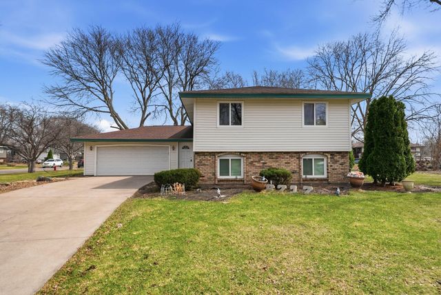 8212 Vincent Avenue N, Brooklyn Park, MN 55444