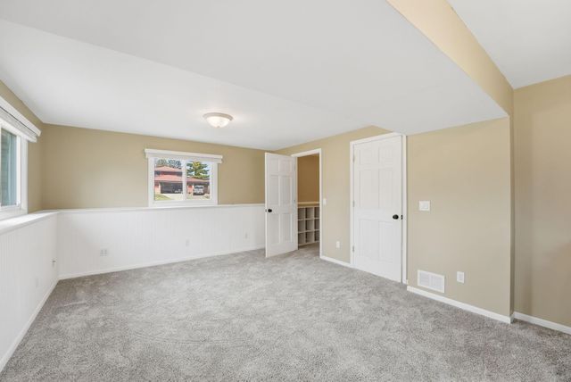 8212 Vincent Avenue N, Brooklyn Park, MN 55444