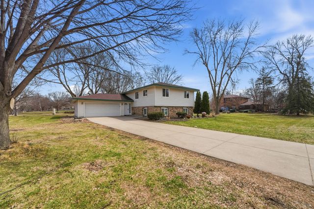 8212 Vincent Avenue N, Brooklyn Park, MN 55444