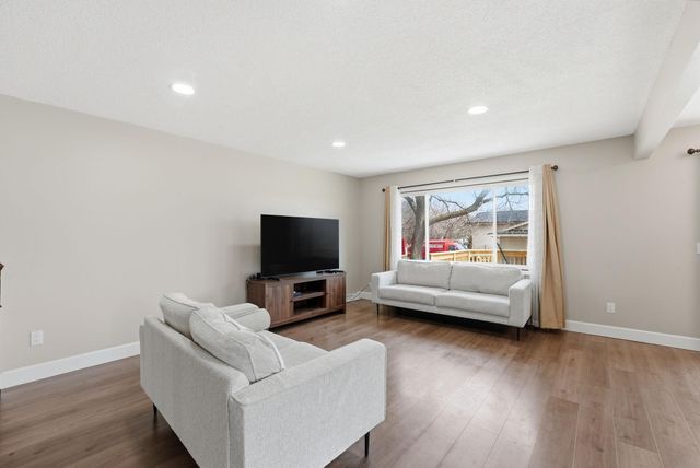 8212 Vincent Avenue N, Brooklyn Park, MN 55444