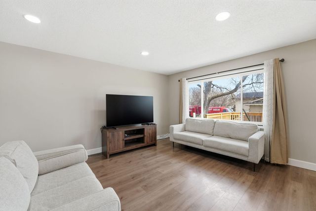 8212 Vincent Avenue N, Brooklyn Park, MN 55444