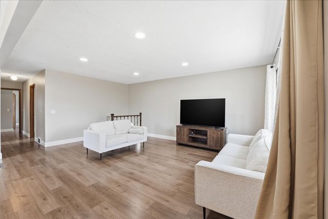 8212 Vincent Avenue N, Brooklyn Park, MN 55444