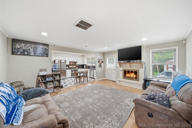 8249 E 38th Street, Tulsa, OK 74145