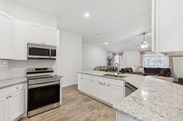 619 Manchester Drive, Mansfield, TX 76063