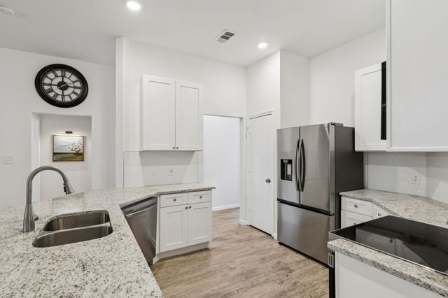 619 Manchester Drive, Mansfield, TX 76063