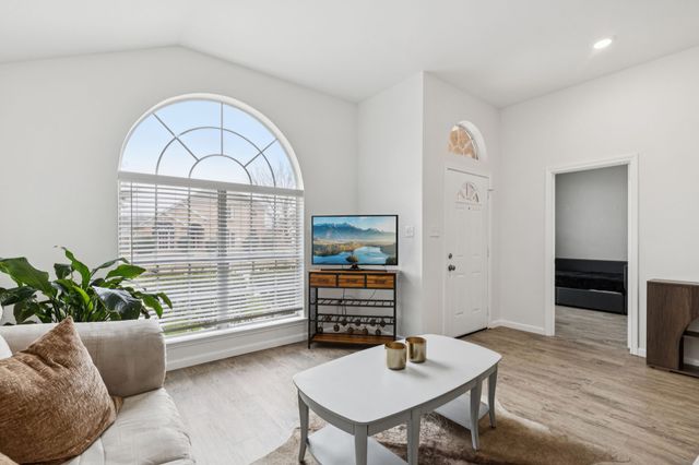 619 Manchester Drive, Mansfield, TX 76063