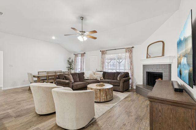 619 Manchester Drive, Mansfield, TX 76063