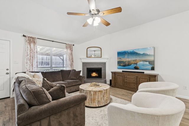 619 Manchester Drive, Mansfield, TX 76063